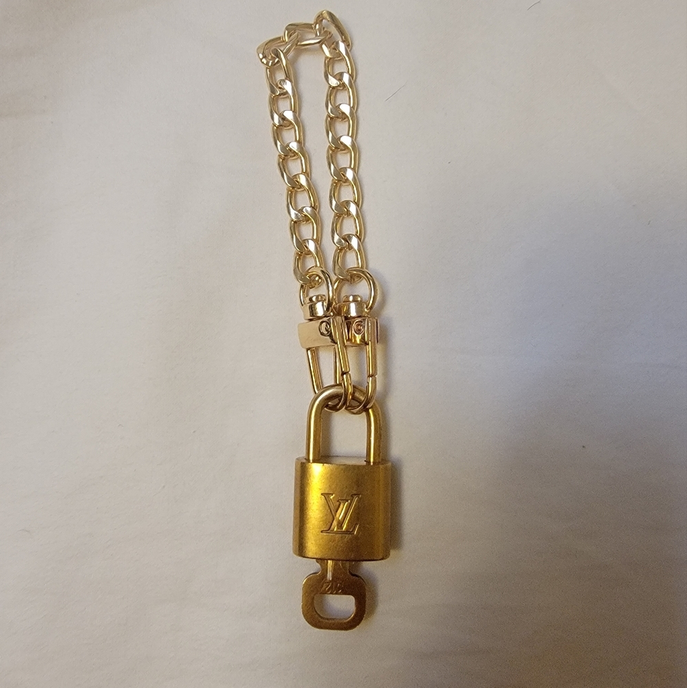 Authentic Lv Lock & Key - image 2